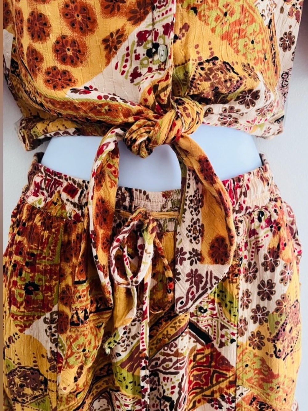 Christian Siriano NY Mustard Patchwork Print Crop Top & Jogger Set S - Picture 6 of 14